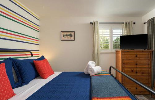 Cozy Family Retreat with Yard - Walk to Olde Town - Foto 25