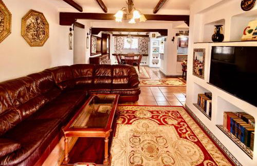 Comfortable Spacious Family House, Large Terrace and Garden, Beach and Bars - Photo 23