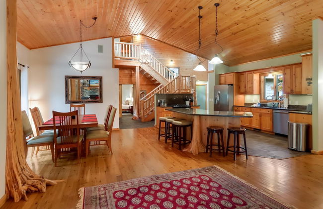 Boardman Monarch Upscale River Lodge HOT Tub! - Foto 77