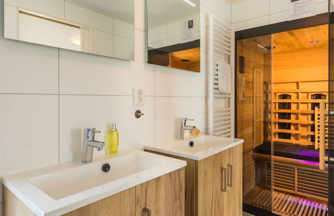 Wellness Stay With Sauna - Photo 9