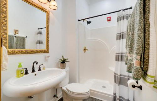 Spacious McArthur Home Private Hot Tub and Pond! - Photo 26