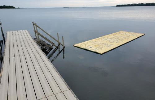 Spacious Leech Lake Home on 2 Private Acres, 200' of lake shore 15 Minutes to Walker with boat lift, dock, swimming, fire pit - Foto 28