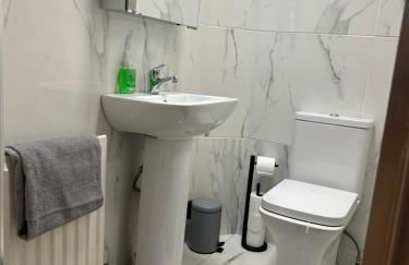 Large 2 bedroom 2 bathroom x6 person city center apartment with free underground parking - Foto 23