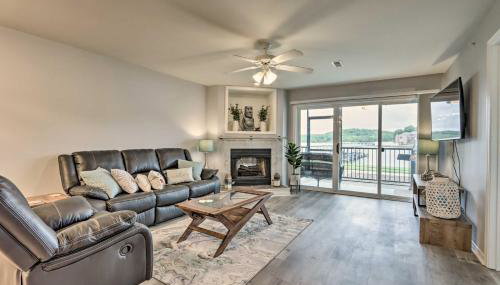 Poolside Fun! Lake-View Camdenton Condo - Foto 1
