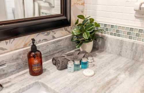 Stylish coastal retreat with Heated Saltwater pool - Foto 45