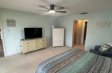 Heated pool with canal views - Foto 31