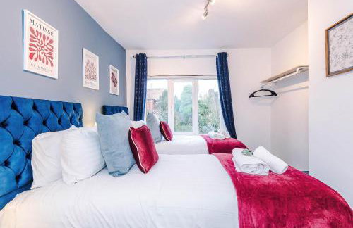 Spacious 3 Bed Home in Great Location by 53 Degrees Property - Ideal for Business with Parking - Foto 23