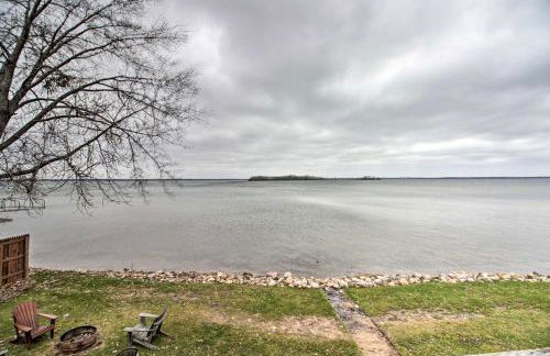 Breezy Point Escape with Views, Dock and Fire Pit! - Foto 14