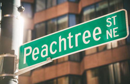 Spacious 3BR with Game Room and Fenced Yard Near Six Flags and Braves - Foto 44