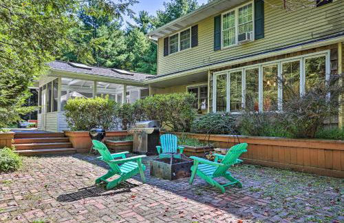 Charming Saylorsburg Retreat with Game Room and Patio! - Foto 35