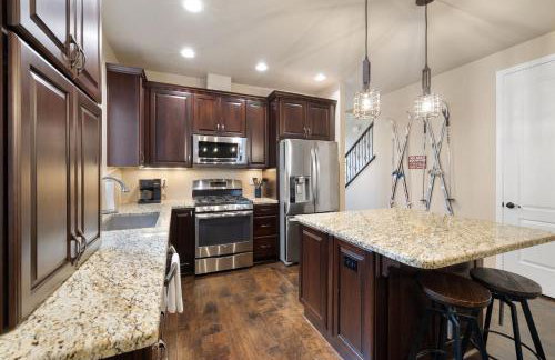 NEW! 5BR Family Retreat with Game Room, AC, Near Downtown Flagstaff & NAU - Foto 3