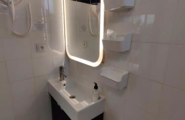 Romantic Tiny House inside Montmartre - Foto 10