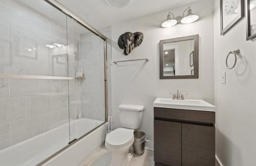 3BR Stylish Retreat, Minutes from Downtown Pittsburgh, Free 3-Car Parking - Foto 47