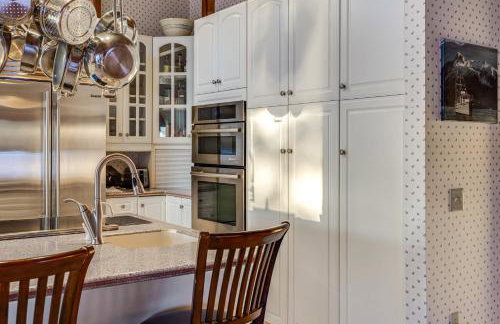 Hot Tub and Whale Watching! Scenic Sitka Escape - Foto 14