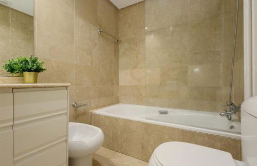 Cozy apartment, with mountain views and large private terrace, on the Golden Mile, Marbella - Foto 22