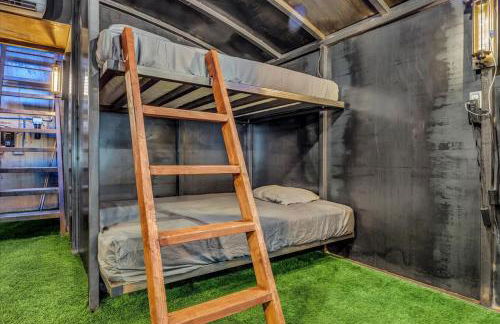 Underground Bunker - Photo 10