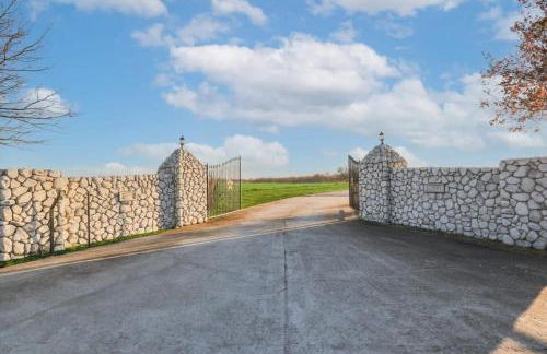 Spacious Ranch Style Home w Cinema Room - Foto 44