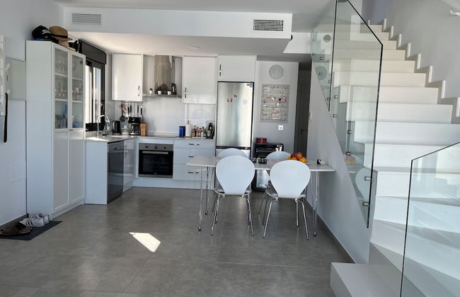 Luxury Three Bedroom Villa With Private Pool and Rooftop Solarium - Foto 8