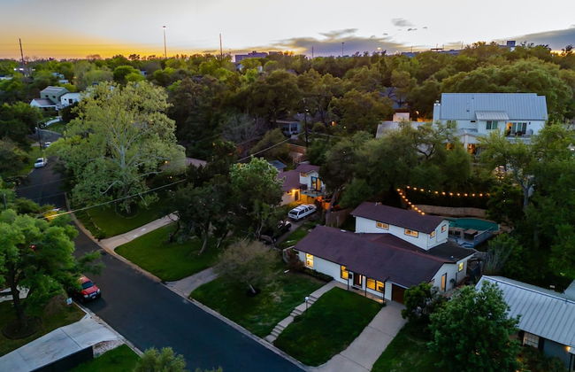 4 Bedroom Near Soco With a Private Pool & Sauna - Photo 43