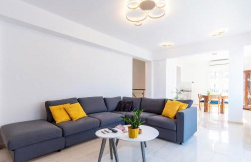 Delightful Penthouse - Photo 4