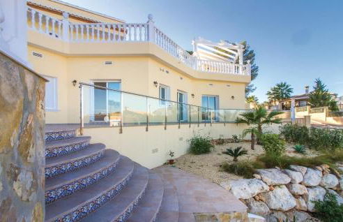 Three-Bedroom Apartment In Trullent - Photo 8