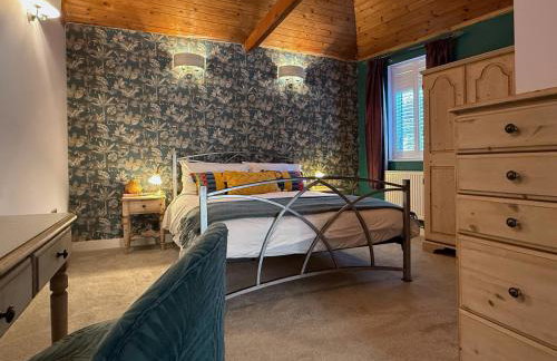 Historic Hampshire Cottage with Private Putting Green - Photo 42