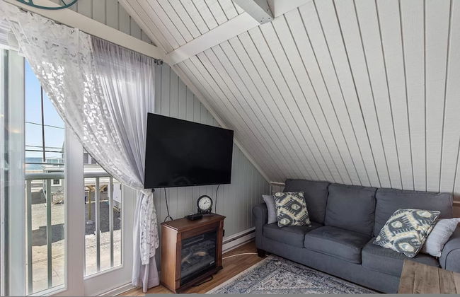 Private Condo w Ocean Views Next to Beach - Photo 4