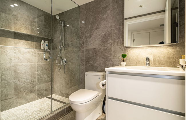 Charming Oasis Close to Airport & Downtown - Photo 6