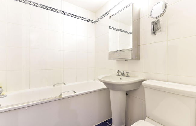 Smart 2 bedroom flat near Pimlico Tube - Photo 37
