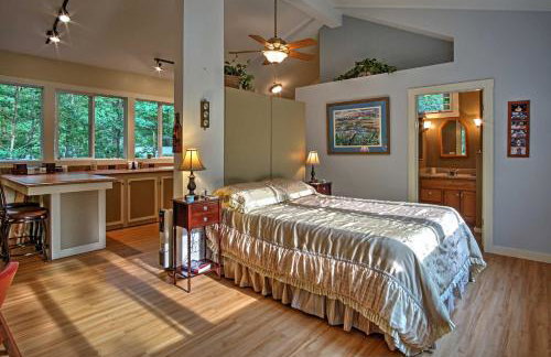 Harbert Cottage with Fire Pit Half Mile to Beach! - Foto 28