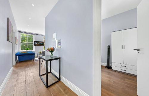 Westminster 2 Bedroom apartment with AC sleeps 5 - Photo 12