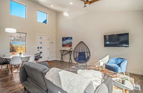 Timber & Tin H 2Bed 2Bath w Pool & Rooftop Deck - Foto 19