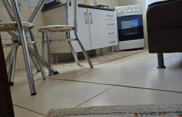 Edificio Hayannes - 01 Quarto - Cozinha - Banheiro - Garagem Coberta - Self Check in - Taxa Para Hospede Com Pets - Foto 6