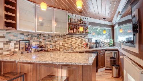 White Mountain Escape with Separate In-Law Suite! - Foto 2