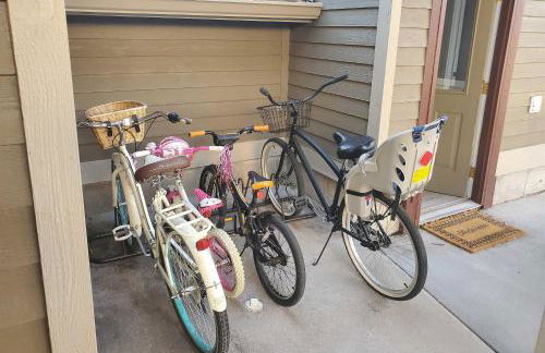 Charming Getaway, Walk to Windsor Lake and Downtown! - Foto 36