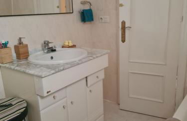 Apartamento en Mijas con Terraza, capacidad para 5 personas con piscina de temporada - Photo 16