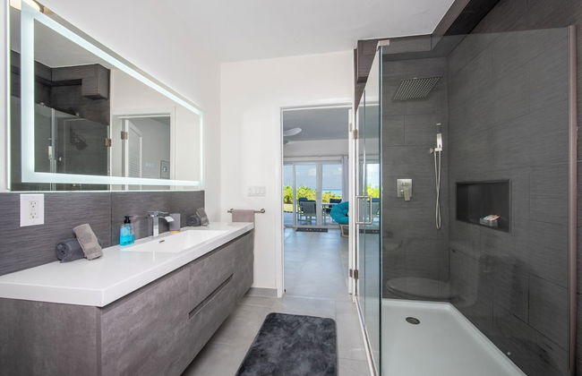 Shoreline Serenity: Secluded Coastal Villa - Foto 11