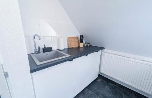 ALFA Stuttgart 3 Zimmer 6 Betten Apartment Wasen MercedesBenz MHP Arena l Bad I Küche l WIFI & SmartTV l 3BR & 6 Beds l Bathroom l Kitchen - Foto 18