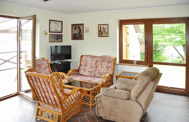 Holiday House by the Lake With a Fireplace - Photo 32