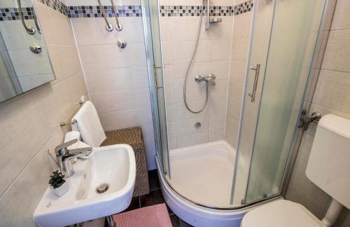 Hill Apartment with Private Pool - Foto 25