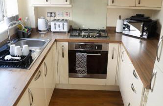 Luxe Cosy&Spacious 2 Bed House - Super Fast Wi-Fi & Private Parking Near GLO Airport & Cheltenham Racecourse - Foto 10