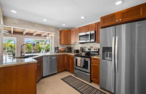 Private Village Home with Heated pool & spa with private front courtyard - Photo 69