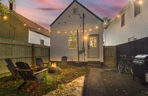 Uptown Haven Walkable Home with Bikes and Firepit near Downtown - Foto 1