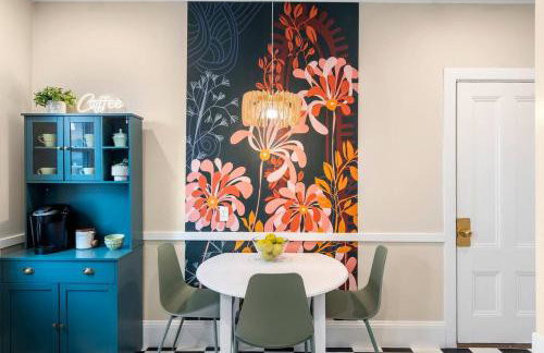 Downtown Beverly|KING BED|Minutes to Salem+Train - Photo 5