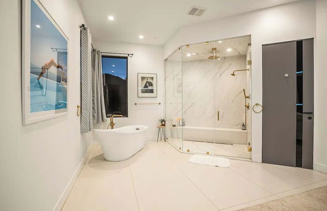 Willow Glen - Hollywood Hills Multi-level Villa With Theater & Pool - Photo 30