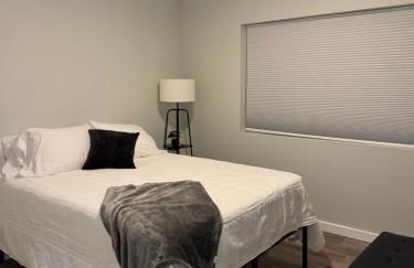 City Retreat, 2bdrm near Airport - Photo 14