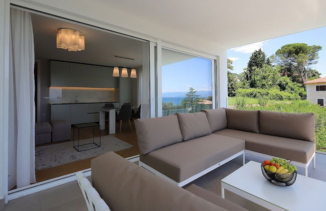 New Apartments with Pool near Beach - Photo 14