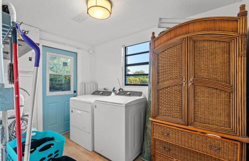 Surf Drive - Ultimate Beach Getaway for Families - Photo 38