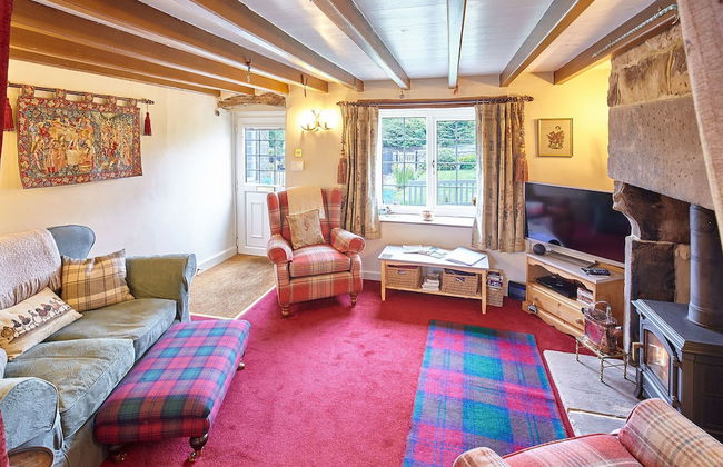 Host Stay Honeysuckle Cottage - Photo 3