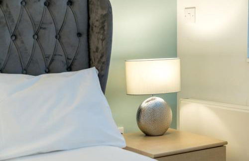 Lovely 3BD Flat, Parking, sleeps SIX close to O2 - Foto 12